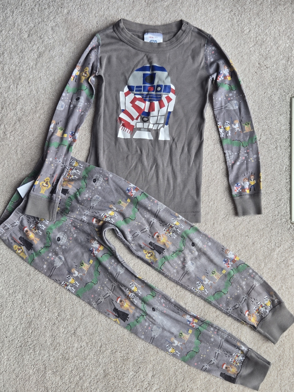 Hanna Andersson Gray R2-D2 Pajama Set with Holiday Scarf Graphic